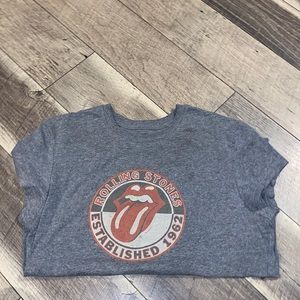 Rolling stone t-shirt rocks are XXL